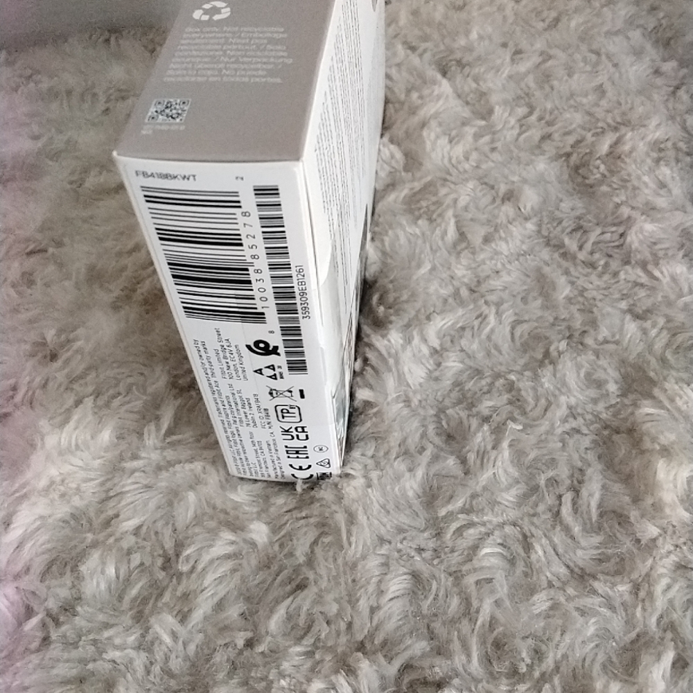 NEW. NRFB. Fitbit Inspire 2 Heart Rate Fitness Tracker FB418BKWT Lunar White. - Picture 7 of 8